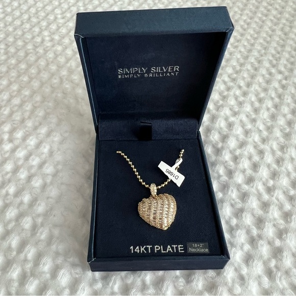 Simply Silver Gold Plated Sparkle‎ Heart Pendant Necklace New with Tags - Picture 1 of 5